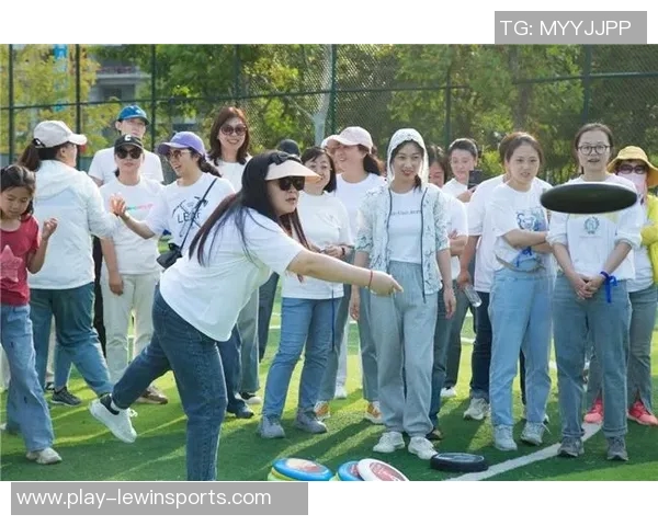 实时新闻南京飞盘队在团队协作排名中创下新高展现出色实力与默契配合